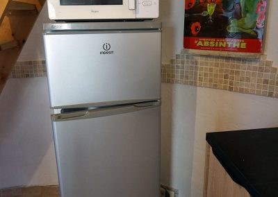 Réfrigérateur et four à micro-ondes - Gîte La Tour